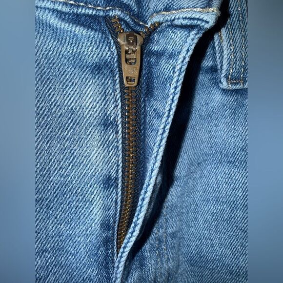 BDG Light Blue Non Distressed Medium Wash “Girlfriend High-Rise Cropped” size 27 - Picture 5 of 11